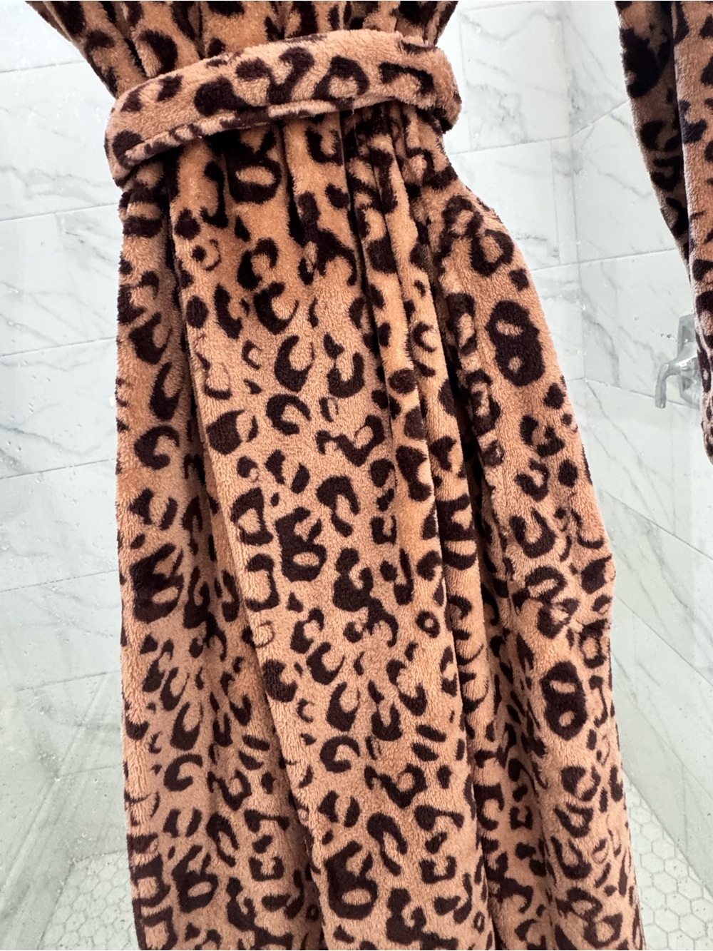Ugg Leopard Robe - Picture 9 of 10